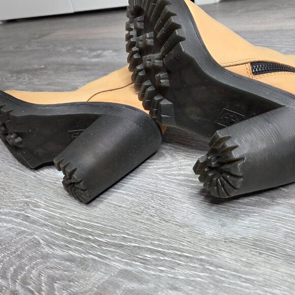 Dr. Martens Women's - Magdalena Tan Wyoming Leather Heeled Zip Boots - Size 5 - Picture 9 of 11